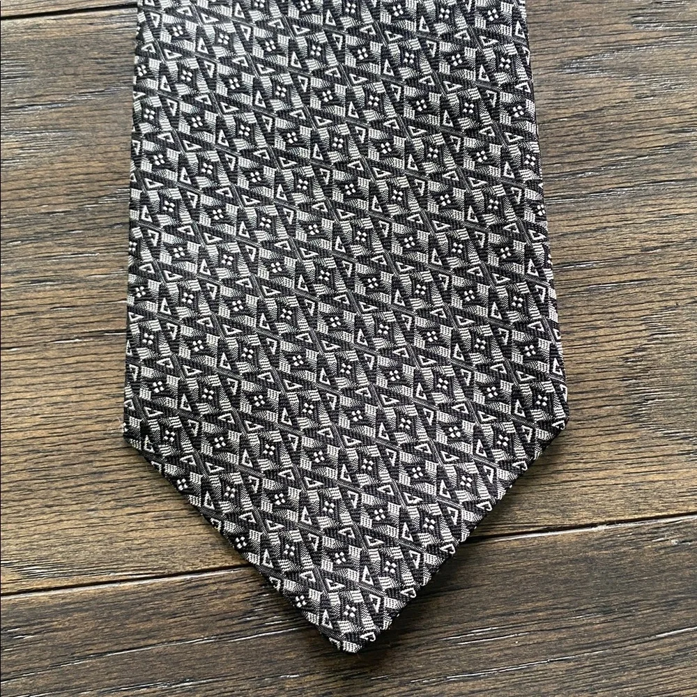 Turnbull & Asser Black and White Silk Handmade Patterned Tie - Picture 2 of 4